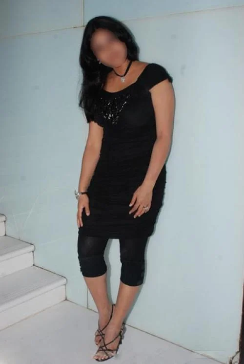 Call Girls Daba Gardens